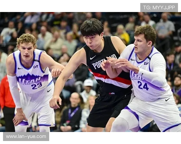 2015年NBA季后赛开拓者与勇士的激烈对决回顾与分析